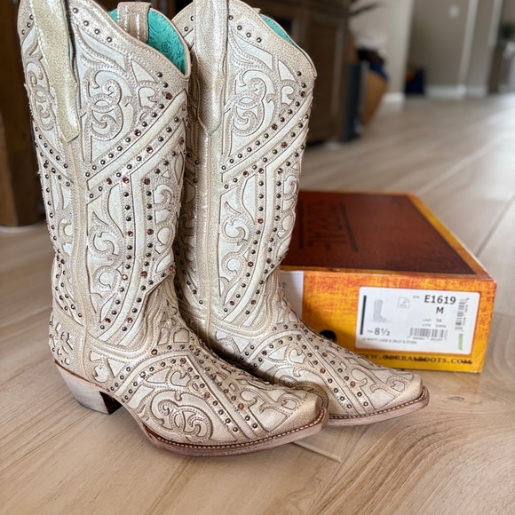 Corral boots - studs and bling - Picture 1 of 6